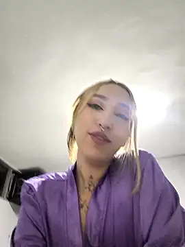 MollyCruz online show from April 12, 12:58 am