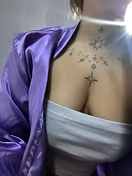 MollyCruz online show from November 28, 10:48 am