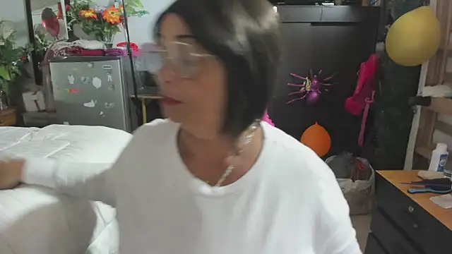 Snapshot of Mrs_mommy_ chatting on November 21, 11:26 pm Mrs mommy online show from November 21, 11:26 pm