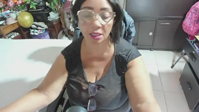 Snapshot of Mrs_mommy_ chatting on January 18, 6:55 pm Mrs mommy online show from January 18, 6:55 pm