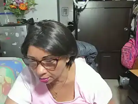 Snapshot of Mrs_mommy_ chatting on October 23, 2:49 pm Mrs mommy online show from October 23, 2:49 pm
