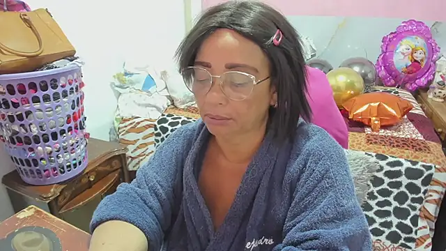 Snapshot of Mrs_mommy_ chatting on February 3, 2:53 am Mrs mommy online show from February 3, 2:53 am