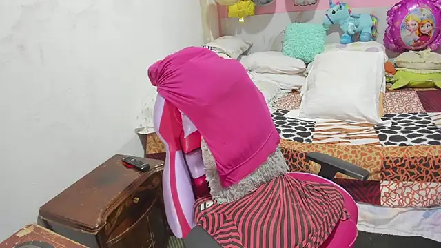 Snapshot of Mrs_mommy_ chatting on February 5, 10:49 pm Mrs mommy online show from February 5, 10:49 pm