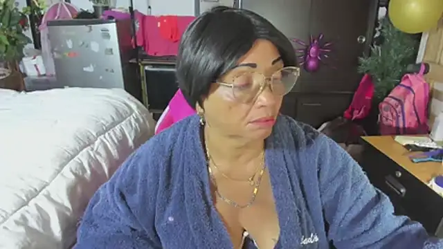 Snapshot of Mrs_mommy_ chatting on November 18, 6:55 pm Mrs mommy online show from November 18, 6:55 pm