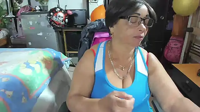 Snapshot of Mrs_mommy_ chatting on November 1, 1:12 am Mrs mommy online show from November 1, 1:12 am
