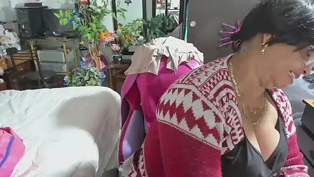 Snapshot of Mrs_mommy_ chatting on December 1, 7:04 pm Mrs mommy online show from December 1, 7:04 pm