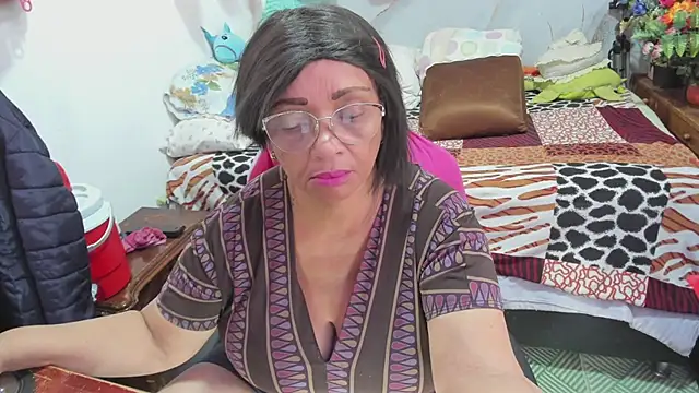 Snapshot of Mrs_mommy_ chatting on February 14, 7:25 pm Mrs mommy online show from February 14, 7:25 pm