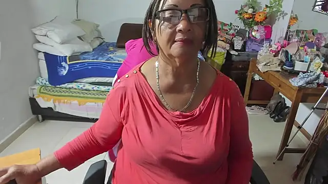 Snapshot of Mrs_mommy_ chatting on September 19, 11:20 pm Mrs mommy online show from September 19, 11:20 pm