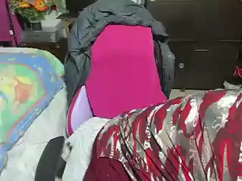 Snapshot of Mrs_mommy_ chatting on October 14, 9:47 pm Mrs mommy online show from October 14, 9:47 pm