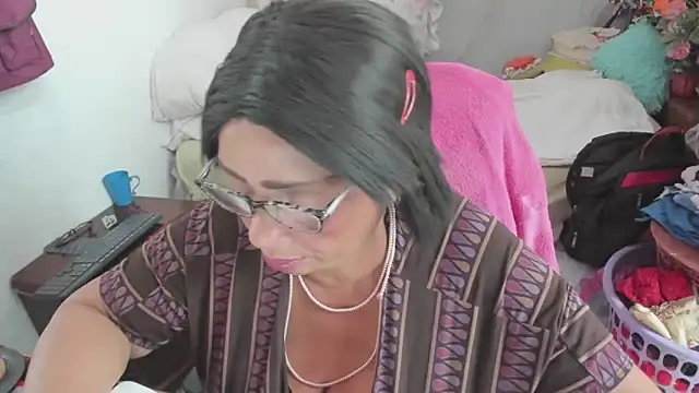 Mrs mommy  online show from April 14, 4:45 pm