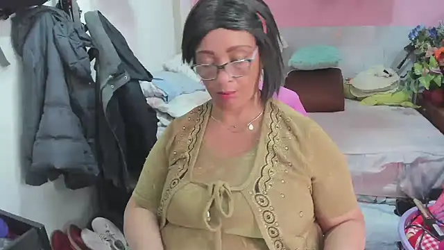 Snapshot of Mrs_mommy_ chatting on May 19, 7:10 pm Mrs mommy online show from May 19, 7:10 pm
