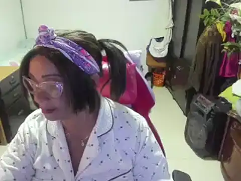 Snapshot of Mrs_mommy_ chatting on February 24, 5:20 pm Mrs mommy online show from February 24, 5:20 pm