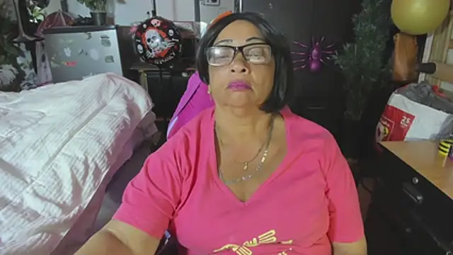 Snapshot of Mrs_mommy_ chatting on November 7, 10:03 pm Mrs mommy online show from November 7, 10:03 pm