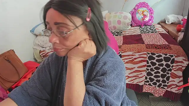 Snapshot of Mrs_mommy_ chatting on January 31, 7:12 pm Mrs mommy online show from January 31, 7:12 pm