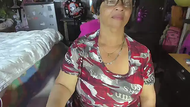 Snapshot of Mrs_mommy_ chatting on November 5, 11:19 pm Mrs mommy online show from November 5, 11:19 pm