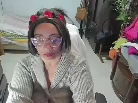 Snapshot of Mrs_mommy_ chatting on March 9, 1:35 am Mrs mommy online show from March 9, 1:35 am