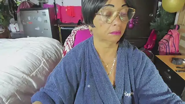 Snapshot of Mrs_mommy_ chatting on November 16, 3:06 pm Mrs mommy online show from November 16, 3:06 pm