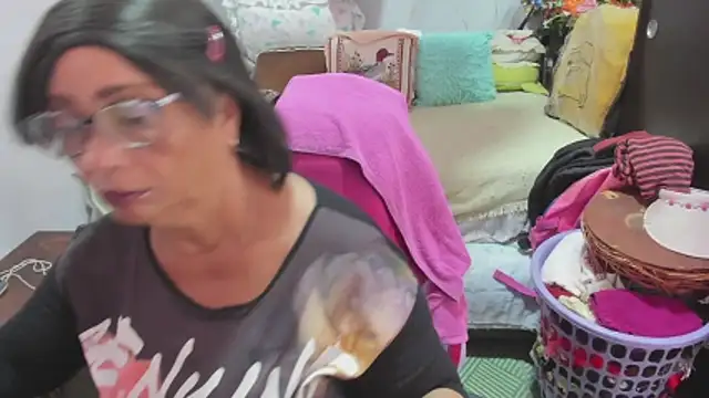 Mrs mommy  online show from April 15, 6:01 pm