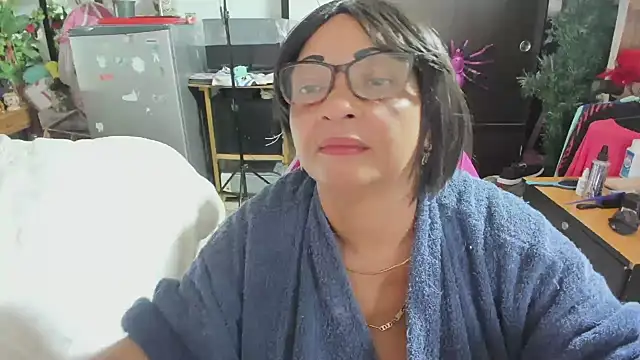 Snapshot of Mrs_mommy_ chatting on November 29, 7:25 pm Mrs mommy online show from November 29, 7:25 pm