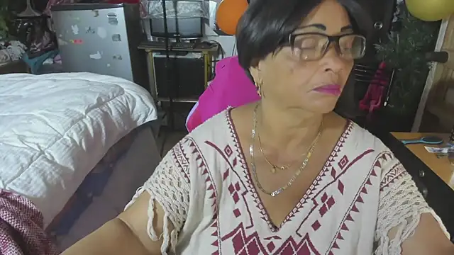 Snapshot of Mrs_mommy_ chatting on November 12, 7:18 pm Mrs mommy online show from November 12, 7:18 pm