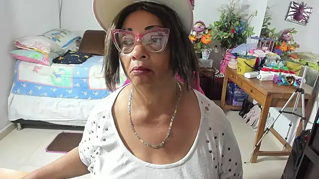 Snapshot of Mrs_mommy_ chatting on October 3, 7:48 pm Mrs mommy online show from October 3, 7:48 pm