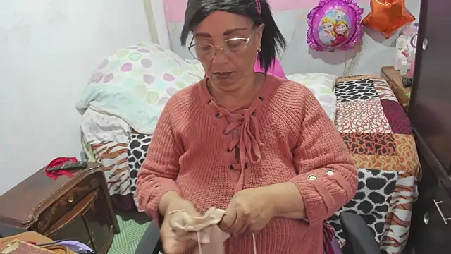 Snapshot of Mrs_mommy_ chatting on February 4, 11:49 am Mrs mommy online show from February 4, 11:49 am