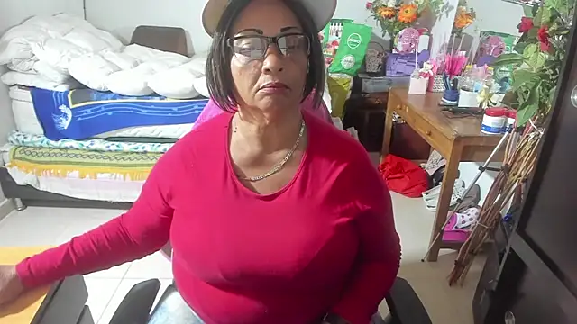 Snapshot of Mrs_mommy_ chatting on September 25, 9:10 pm Mrs mommy online show from September 25, 9:10 pm