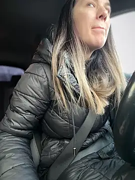 HotXMom online show from December 19, 7:00 am