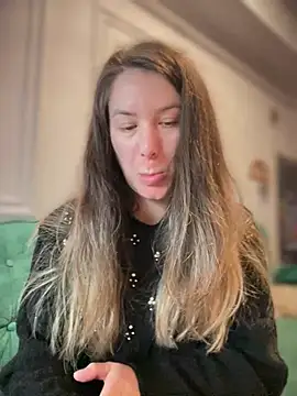 Snapshot of HotXMom chatting on February 26, 7:30 am HotXMom online show from February 26, 7:30 am