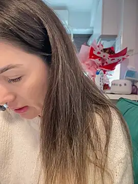 Snapshot of HotXMom chatting on February 25, 7:30 am HotXMom online show from February 25, 7:30 am