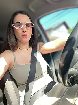 HotXMom online show from May 26, 1:20 pm