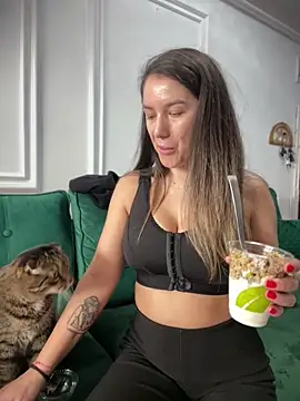 Snapshot of HotXMom chatting on March 3, 7:26 am HotXMom online show from March 3, 7:26 am