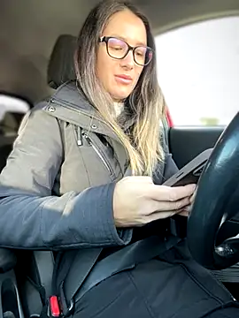 Snapshot of HotXMom chatting on November 13, 6:50 am HotXMom online show from November 13, 6:50 am