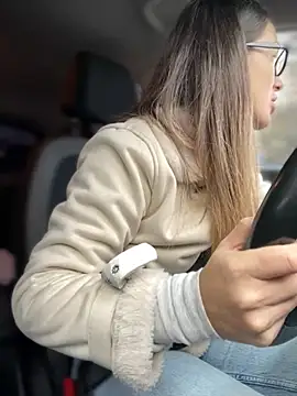 Snapshot of HotXMom chatting on November 12, 6:50 am HotXMom online show from November 12, 6:50 am