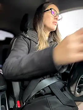 Snapshot of HotXMom chatting on November 17, 6:50 am HotXMom online show from November 17, 6:50 am