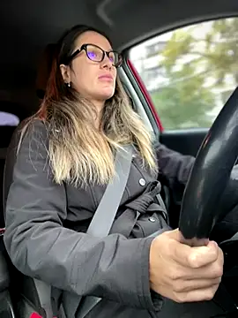 Snapshot of HotXMom chatting on November 4, 6:39 am HotXMom online show from November 4, 6:39 am