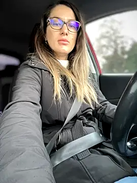 Snapshot of HotXMom chatting on November 18, 6:50 am HotXMom online show from November 18, 6:50 am