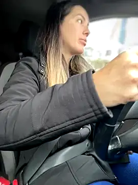 Snapshot of HotXMom chatting on November 7, 6:51 am HotXMom online show from November 7, 6:51 am