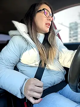 Snapshot of HotXMom chatting on October 20, 6:04 am HotXMom online show from October 20, 6:04 am