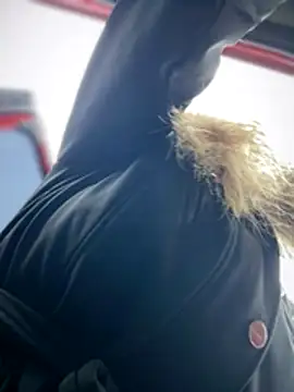 Snapshot of HotXMom chatting on November 10, 7:02 am HotXMom online show from November 10, 7:02 am