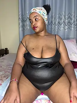 Linahlove online show from February 22, 8:43 pm