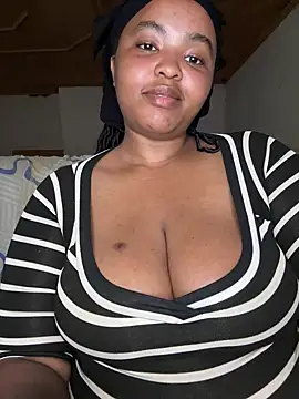 Snapshot of Linahlove chatting on March 18, 11:44 am Linahlove online show from March 18, 11:44 am
