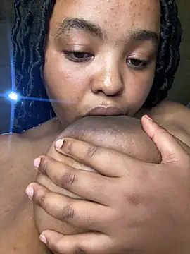 Snapshot of Linahlove chatting on March 6, 7:43 pm Linahlove online show from March 6, 7:43 pm