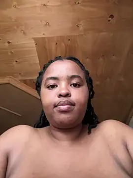 Snapshot of Linahlove chatting on February 20, 7:23 am Linahlove online show from February 20, 7:23 am