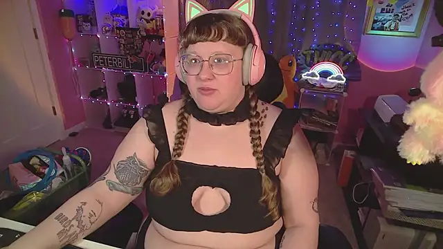 FatVeronica online show from February 6, 2:13 pm