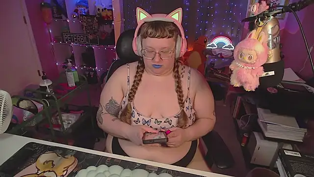 FatVeronica online show from March 27, 4:30 pm