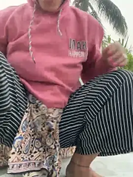 Snapshot of Ishikarana chatting on December 3, 12:44 am Ishikarana online show from December 3, 12:44 am