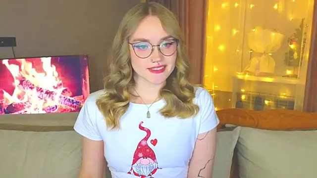 Snapshot of Aurora_Golden1 chatting on December 26, 8:42 pm Aurora Golden1 online show from December 26, 8:42 pm