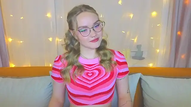 Snapshot of Aurora_Golden1 chatting on March 18, 7:12 pm Aurora Golden1 online show from March 18, 7:12 pm