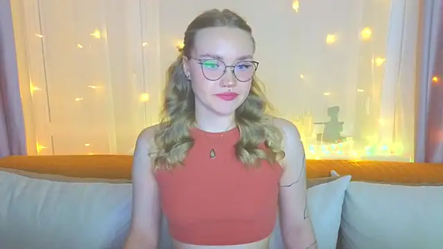 Snapshot of Aurora_Golden1 chatting on February 2, 4:22 pm Aurora Golden1 online show from February 2, 4:22 pm